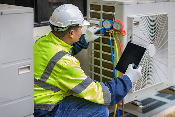 Professional Ductwork Repair technician working in Pahokee, FL